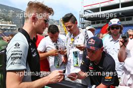 Nico Hulkenberg (GER) Sahara Force India F1 with fans. 27.05.2016. Formula 1 World Championship, Rd 6, Monaco Grand Prix, Monte Carlo, Monaco, Friday.