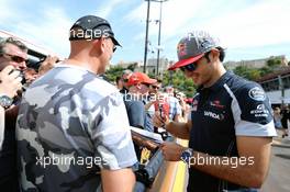 Carlos Sainz Jr (ESP) Scuderia Toro Rosso signs autographs for the fans. 27.05.2016. Formula 1 World Championship, Rd 6, Monaco Grand Prix, Monte Carlo, Monaco, Friday.