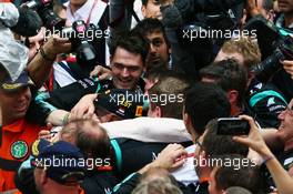 Race winner Lewis Hamilton (GBR) Mercedes AMG F1 celebrates with the team at the podium. 29.05.2015. Formula 1 World Championship, Rd 6, Monaco Grand Prix, Monte Carlo, Monaco, Race Day.