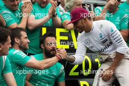 Race winner Lewis Hamilton (GBR) Mercedes AMG F1 celebrates with the team. 29.05.2015. Formula 1 World Championship, Rd 6, Monaco Grand Prix, Monte Carlo, Monaco, Race Day.