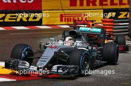 Lewis Hamilton (GBR) Mercedes AMG F1 W07 Hybrid leads Daniel Ricciardo (AUS) Red Bull Racing RB12. 29.05.2015. Formula 1 World Championship, Rd 6, Monaco Grand Prix, Monte Carlo, Monaco, Race Day.