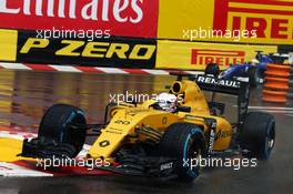 Kevin Magnussen (DEN) Renault Sport F1 Team RS16. 29.05.2015. Formula 1 World Championship, Rd 6, Monaco Grand Prix, Monte Carlo, Monaco, Race Day.