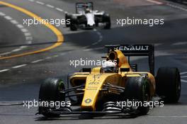 Kevin Magnussen (DEN) Renault Sport F1 Team RS16. 29.05.2015. Formula 1 World Championship, Rd 6, Monaco Grand Prix, Monte Carlo, Monaco, Race Day.