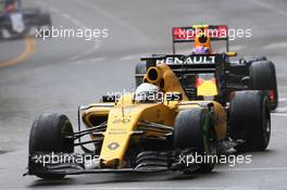 Kevin Magnussen (DEN) Renault Sport F1 Team RS16. 29.05.2015. Formula 1 World Championship, Rd 6, Monaco Grand Prix, Monte Carlo, Monaco, Race Day.