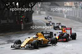 Kevin Magnussen (DEN) Renault Sport F1 Team RS16. 29.05.2015. Formula 1 World Championship, Rd 6, Monaco Grand Prix, Monte Carlo, Monaco, Race Day.