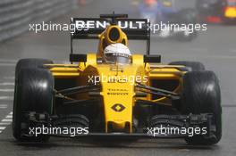 Kevin Magnussen (DEN) Renault Sport F1 Team RS16. 29.05.2015. Formula 1 World Championship, Rd 6, Monaco Grand Prix, Monte Carlo, Monaco, Race Day.