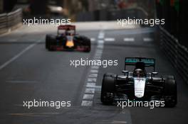 Lewis Hamilton (GBR) Mercedes AMG F1 W07 Hybrid leads Daniel Ricciardo (AUS) Red Bull Racing RB12. 29.05.2015. Formula 1 World Championship, Rd 6, Monaco Grand Prix, Monte Carlo, Monaco, Race Day.