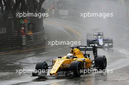 Kevin Magnussen (DEN) Renault Sport F1 Team RS16. 29.05.2015. Formula 1 World Championship, Rd 6, Monaco Grand Prix, Monte Carlo, Monaco, Race Day.