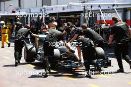Lewis Hamilton (GBR) Mercedes AMG F1 W07 Hybrid is pushed back down the pit lane by mechanics during qualifying. 28.05.2016. Formula 1 World Championship, Rd 6, Monaco Grand Prix, Monte Carlo, Monaco, Qualifying Day.