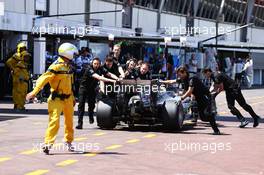 Lewis Hamilton (GBR) Mercedes AMG F1 W07 Hybrid is pushed back down the pit lane by mechanics during qualifying. 28.05.2016. Formula 1 World Championship, Rd 6, Monaco Grand Prix, Monte Carlo, Monaco, Qualifying Day.