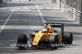 Kevin Magnussen (DEN) Renault Sport F1 Team RS16 locks up under braking. 26.05.2016. Formula 1 World Championship, Rd 6, Monaco Grand Prix, Monte Carlo, Monaco, Practice Day.