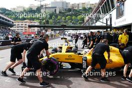 Kevin Magnussen (DEN) Renault Sport F1 Team RS16 and Jolyon Palmer (GBR) Renault Sport F1 Team RS16 in the pits. 26.05.2016. Formula 1 World Championship, Rd 6, Monaco Grand Prix, Monte Carlo, Monaco, Practice Day.