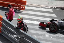 Esteban Gutierrez (MEX) Haas F1 Team VF-16 stopped in the first practice session. 26.05.2016. Formula 1 World Championship, Rd 6, Monaco Grand Prix, Monte Carlo, Monaco, Practice Day.