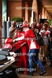 Kimi Raikkonen (FIN) Ferrari with Mark Arnall (GBR) Personal Trainer. 26.05.2016. Formula 1 World Championship, Rd 6, Monaco Grand Prix, Monte Carlo, Monaco, Practice Day.