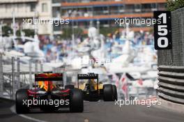 Jolyon Palmer (GBR) Renault Sport F1 Team RS16 leads Daniel Ricciardo (AUS) Red Bull Racing RB12. 26.05.2016. Formula 1 World Championship, Rd 6, Monaco Grand Prix, Monte Carlo, Monaco, Practice Day.