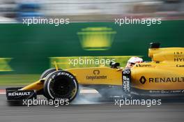 Kevin Magnussen (DEN) Renault Sport F1 Team RS16 locks up under braking. 28.10.2016. Formula 1 World Championship, Rd 19, Mexican Grand Prix, Mexico City, Mexico, Practice Day.