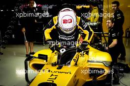 Kevin Magnussen (DEN) Renault Sport F1 Team RS16 with the Halo cockpit cover. 28.10.2016. Formula 1 World Championship, Rd 19, Mexican Grand Prix, Mexico City, Mexico, Practice Day.