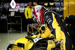 Kevin Magnussen (DEN) Renault Sport F1 Team RS16 with the Halo cockpit cover. 28.10.2016. Formula 1 World Championship, Rd 19, Mexican Grand Prix, Mexico City, Mexico, Practice Day.