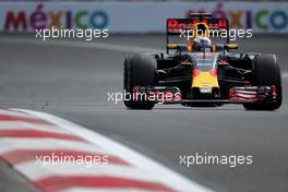 Daniel Ricciardo (AUS) Red Bull Racing  28.10.2016. Formula 1 World Championship, Rd 19, Mexican Grand Prix, Mexico City, Mexico, Practice Day.