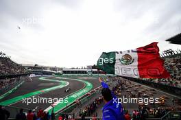 Sergio Perez (MEX) Sahara Force India F1 VJM09 and a fan with a Mexican flag. 28.10.2016. Formula 1 World Championship, Rd 19, Mexican Grand Prix, Mexico City, Mexico, Practice Day.