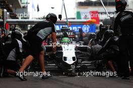 Nico Hulkenberg (GER) Sahara Force India F1 VJM09 practices a pit stop. 28.10.2016. Formula 1 World Championship, Rd 19, Mexican Grand Prix, Mexico City, Mexico, Practice Day.