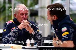 (L to R): Dr Helmut Marko (AUT) Red Bull Motorsport Consultant with Christian Horner (GBR) Red Bull Racing Team Principal. 28.10.2016. Formula 1 World Championship, Rd 19, Mexican Grand Prix, Mexico City, Mexico, Practice Day.