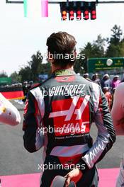Esteban Gutierrez (MEX) Haas F1 Team as the grid observes the national anthem. 30.10.2016. Formula 1 World Championship, Rd 19, Mexican Grand Prix, Mexico City, Mexico, Race Day.