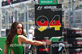 Grid girl for Pascal Wehrlein (GER) Manor Racing. 30.10.2016. Formula 1 World Championship, Rd 19, Mexican Grand Prix, Mexico City, Mexico, Race Day.