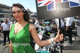 Grid girl for Lewis Hamilton (GBR) Mercedes AMG F1 W07 Hybrid. 30.10.2016. Formula 1 World Championship, Rd 19, Mexican Grand Prix, Mexico City, Mexico, Race Day.