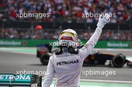 1st place Lewis Hamilton (GBR) Mercedes AMG F1 W07 . 30.10.2016. Formula 1 World Championship, Rd 19, Mexican Grand Prix, Mexico City, Mexico, Race Day.