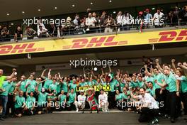 Race winner Lewis Hamilton (GBR) Mercedes AMG F1 and second placed team mate Nico Rosberg (GER) Mercedes AMG F1 celebrate with the team. 30.10.2016. Formula 1 World Championship, Rd 19, Mexican Grand Prix, Mexico City, Mexico, Race Day.