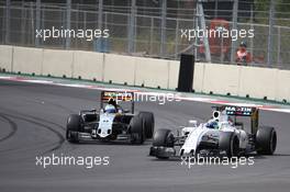 Felipe Massa (BRA) Williams Martini Racing FW38 leads Sergio Perez (MEX) Force India F1 VJM09. 30.10.2016. Formula 1 World Championship, Rd 19, Mexican Grand Prix, Mexico City, Mexico, Race Day.
