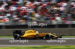 Kevin Magnussen (DEN) Renault Sport F1 Team RS16. 30.10.2016. Formula 1 World Championship, Rd 19, Mexican Grand Prix, Mexico City, Mexico, Race Day.