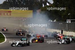 Lewis Hamilton (GBR) Mercedes AMG F1 W07 Hybrid leads at the start of the race. 30.10.2016. Formula 1 World Championship, Rd 19, Mexican Grand Prix, Mexico City, Mexico, Race Day.
