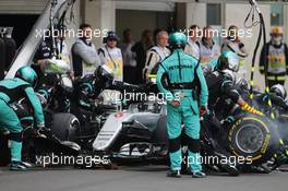 Nico Rosberg (GER) Mercedes AMG F1 W07 Hybrid makes a pit stop. 30.10.2016. Formula 1 World Championship, Rd 19, Mexican Grand Prix, Mexico City, Mexico, Race Day.
