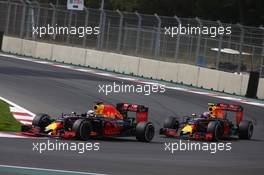 Daniel Ricciardo (AUS) Red Bull Racing RB12 and Max Verstappen (NLD) Red Bull Racing RB12. 30.10.2016. Formula 1 World Championship, Rd 19, Mexican Grand Prix, Mexico City, Mexico, Race Day.