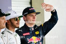 Qualifying top three in parc ferme (L to R): Nico Rosberg (GER) Mercedes AMG F1, second; Lewis Hamilton (GBR) Mercedes AMG F1, pole position; Max Verstappen (NLD) Red Bull Racing, third. 29.10.2016. Formula 1 World Championship, Rd 19, Mexican Grand Prix, Mexico City, Mexico, Qualifying Day.