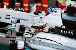 Pole sitter Lewis Hamilton (GBR) Mercedes AMG F1 W07 Hybrid in qualifying parc ferme. 29.10.2016. Formula 1 World Championship, Rd 19, Mexican Grand Prix, Mexico City, Mexico, Qualifying Day.