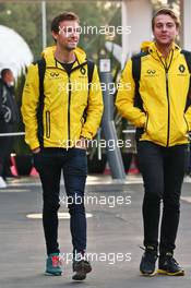 Jolyon Palmer (GBR) Renault Sport F1 Team with Jack Clarke (GBR) Driver and Physio. 29.10.2016. Formula 1 World Championship, Rd 19, Mexican Grand Prix, Mexico City, Mexico, Qualifying Day.