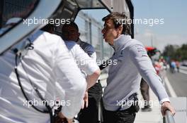 Toto Wolff (GER) Mercedes AMG F1 Shareholder and Executive Director on the pit gantry. 29.10.2016. Formula 1 World Championship, Rd 19, Mexican Grand Prix, Mexico City, Mexico, Qualifying Day.