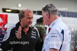Robert Fernley (GBR) Sahara Force India F1 Team Deputy Team Principal with Mike O'Driscoll (GBR) Williams Group CEO. 29.10.2016. Formula 1 World Championship, Rd 19, Mexican Grand Prix, Mexico City, Mexico, Qualifying Day.