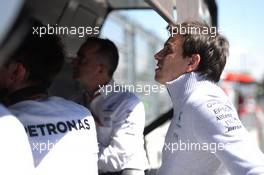 Toto Wolff (GER) Mercedes AMG F1 Shareholder and Executive Director on the pit gantry. 29.10.2016. Formula 1 World Championship, Rd 19, Mexican Grand Prix, Mexico City, Mexico, Qualifying Day.