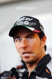 Sergio Perez (MEX) Sahara Force India F1 with the media. 29.10.2016. Formula 1 World Championship, Rd 19, Mexican Grand Prix, Mexico City, Mexico, Qualifying Day.