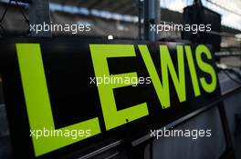 Pit board for Lewis Hamilton (GBR) Mercedes AMG F1. 29.10.2016. Formula 1 World Championship, Rd 19, Mexican Grand Prix, Mexico City, Mexico, Qualifying Day.
