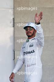 Lewis Hamilton (GBR) Mercedes AMG F1 celebrates his pole position in parc ferme. 29.10.2016. Formula 1 World Championship, Rd 19, Mexican Grand Prix, Mexico City, Mexico, Qualifying Day.