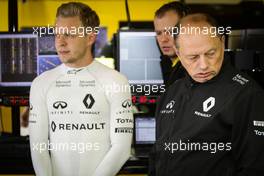 Kevin Magnussen (DEN) Renault Sport F1 Team with Frederic Vasseur (FRA) Renault Sport F1 Team Racing Director. 29.10.2016. Formula 1 World Championship, Rd 19, Mexican Grand Prix, Mexico City, Mexico, Qualifying Day.