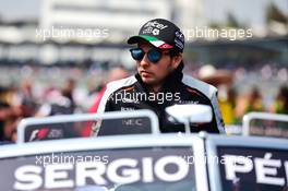 Sergio Perez (MEX) Sahara Force India F1 on the drivers parade. 30.10.2016. Formula 1 World Championship, Rd 19, Mexican Grand Prix, Mexico City, Mexico, Race Day.
