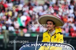 Jolyon Palmer (GBR) Renault Sport F1 Team on the drivers parade. 30.10.2016. Formula 1 World Championship, Rd 19, Mexican Grand Prix, Mexico City, Mexico, Race Day.
