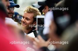 Nico Rosberg (GER) Mercedes AMG F1 signs autographs for the fans. 27.10.2016. Formula 1 World Championship, Rd 19, Mexican Grand Prix, Mexico City, Mexico, Preparation Day.