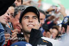 Sergio Perez (MEX) Sahara Force India F1 with fans. Mexican Grand Prix, Thursday 27th October 2016. Mexico City, Mexico. 27.10.2016. Formula 1 World Championship, Rd 19, Mexican Grand Prix, Mexico City, Mexico, Preparation Day.